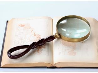 Mahogany Resin Magnifying Glass