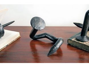 La Pausa - Bent Nail - Cleared Décor